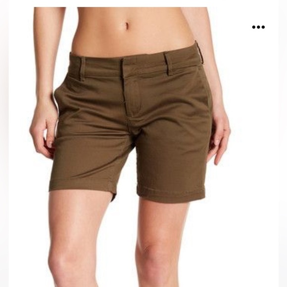 NWT KUT from the Kloth Jenny Walking Short white - Picture 11 of 11